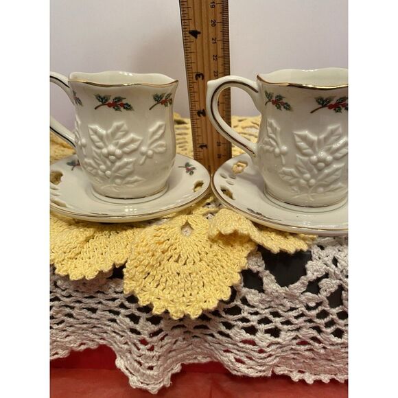 PartyLite P7257 2 Sets Holly Leaf Cup and Saucer Holiday Decor Or Votive Holders - Picture 6 of 8